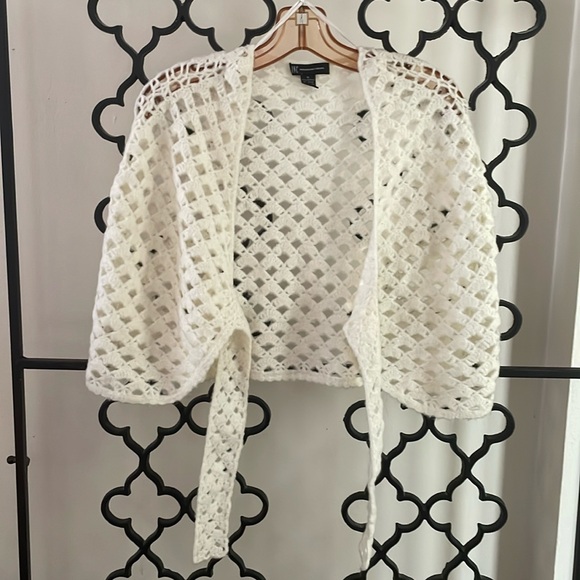 Crocheted Capelet Shawl with Tie Ivory - Picture 2 of 7